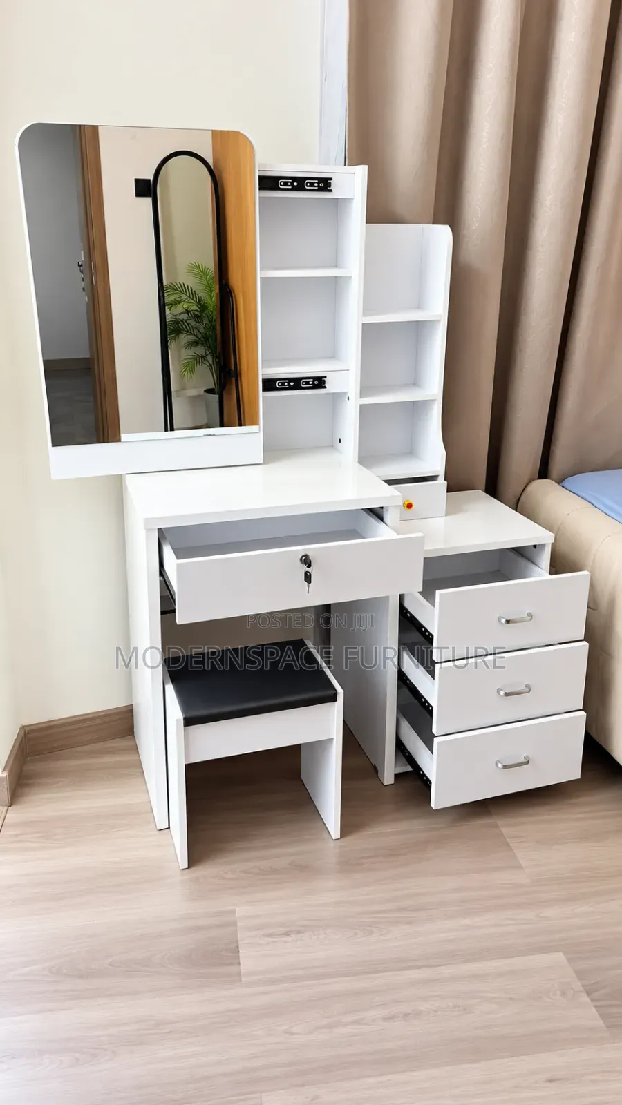 Modern Dressing Table With Mirror & Storage