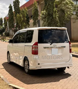 Toyota Noah 2011 White