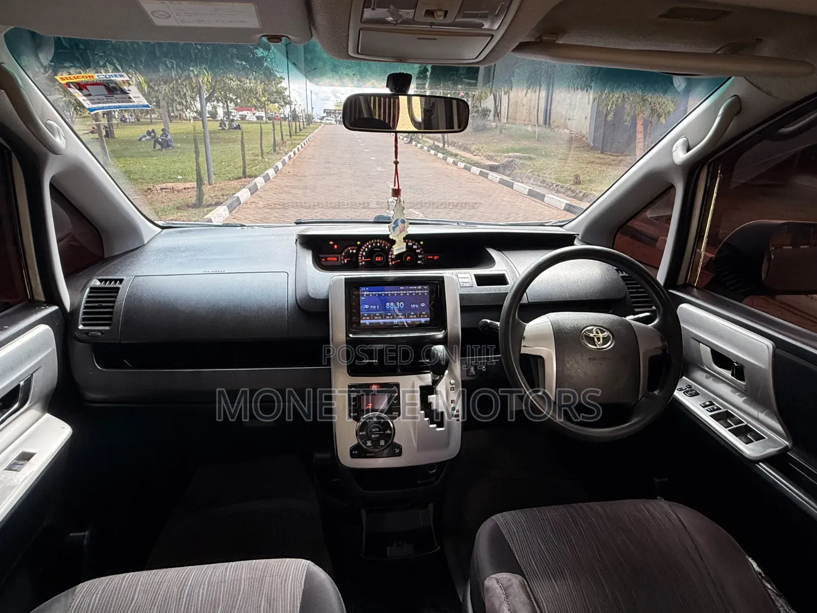 Toyota Noah 2011 White