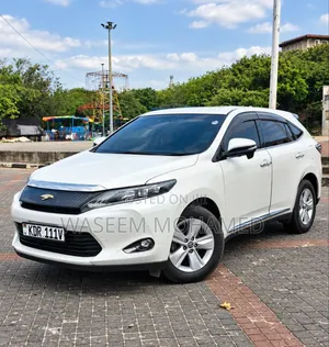 Toyota Harrier 2.0 2017 White