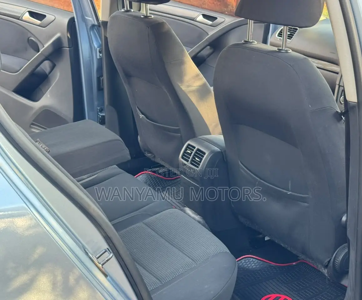 Volkswagen Golf 2012 Blue