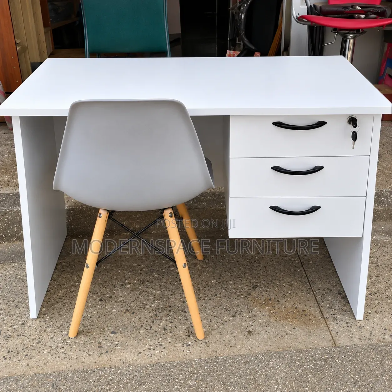 Office Desk With Plastic Chair