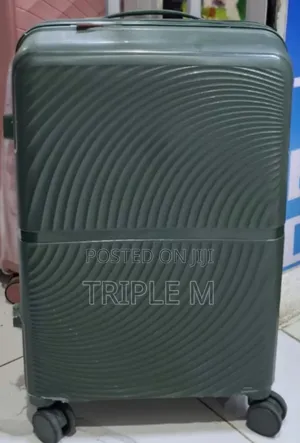 Large 72cm Travel Suitcase – 360° Spinning Wheels | Durable Design