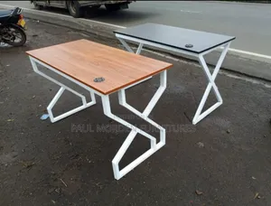 Computer Table With Metallic Stands