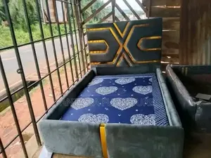 4 by 6 Dark Grey Gold/Bed