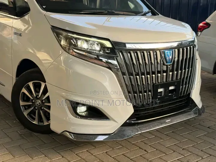 Toyota Esquire 2020 Off white