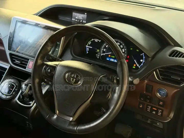 Toyota Esquire 2020 Off white