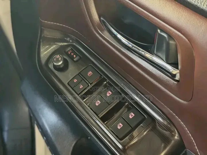 Toyota Esquire 2020 Off white