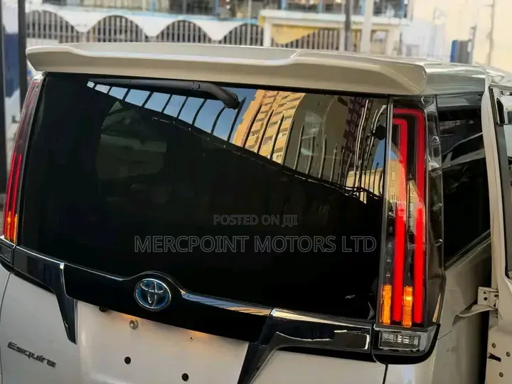 Toyota Esquire 2020 Off white