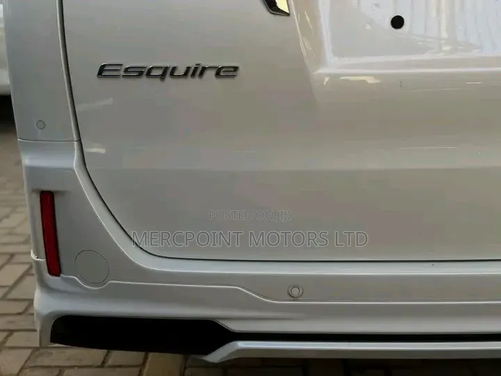 Toyota Esquire 2020 Off white