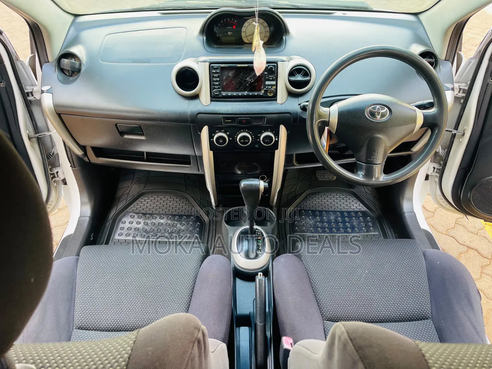 Toyota IST 2006 Off white