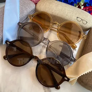 High Quality Fashion Sunglasses With Casing and Wipe