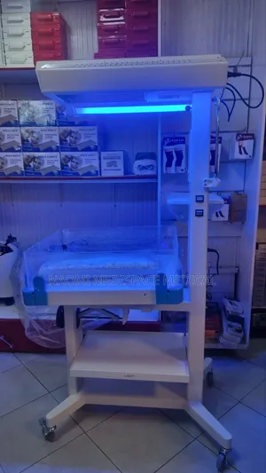 Infant Radiant Warmer/ Neonatal Infant Incubator