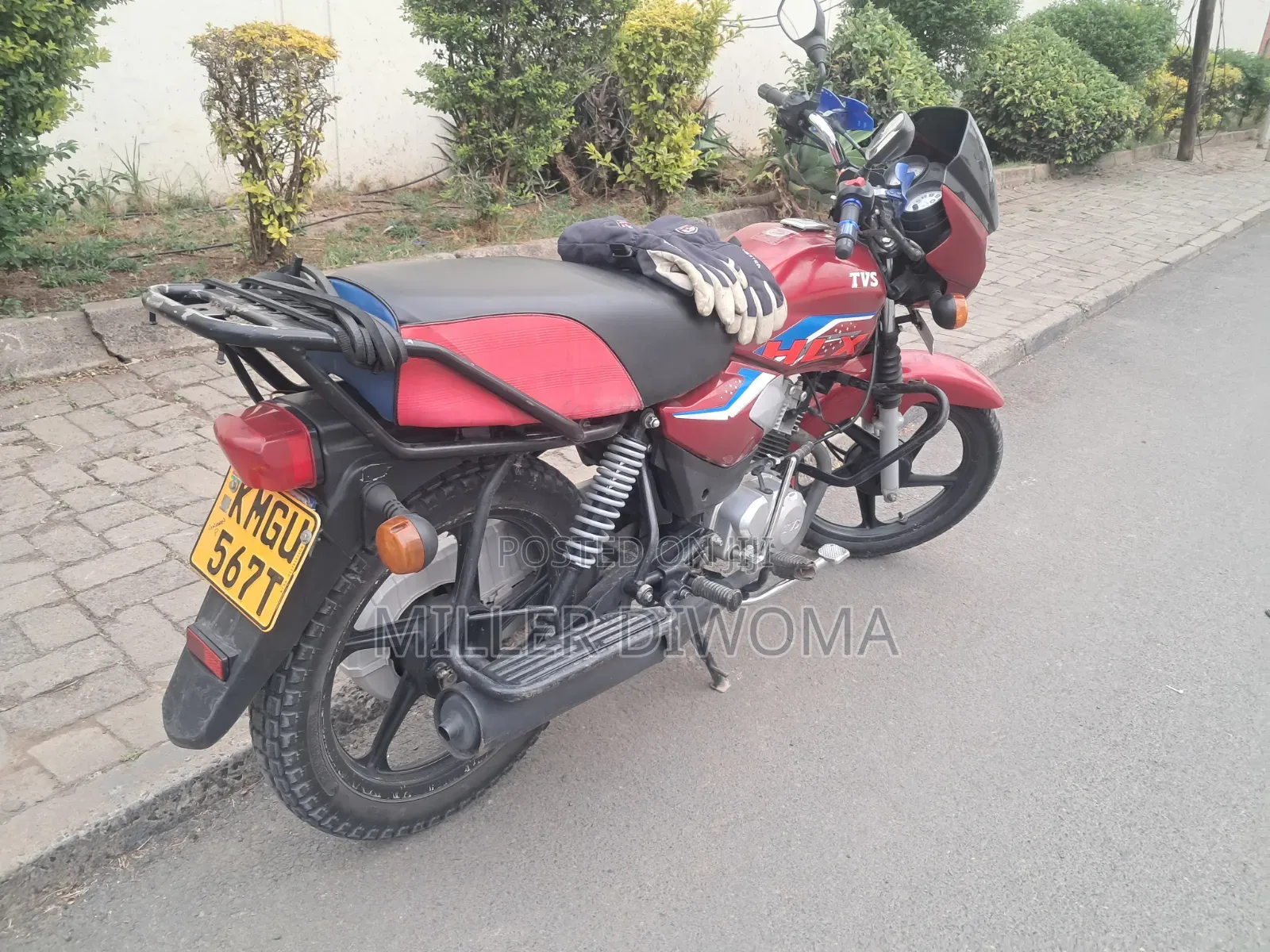 TVS HLX 125 2025 Red