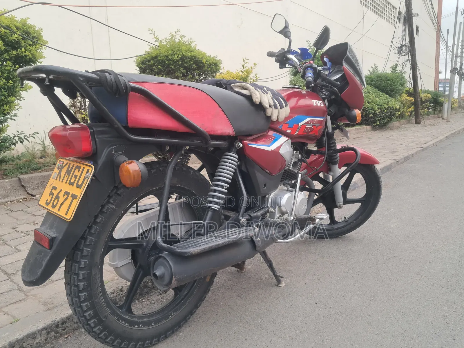 TVS HLX 125 2025 Red