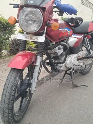 TVS HLX 125 2025 Red