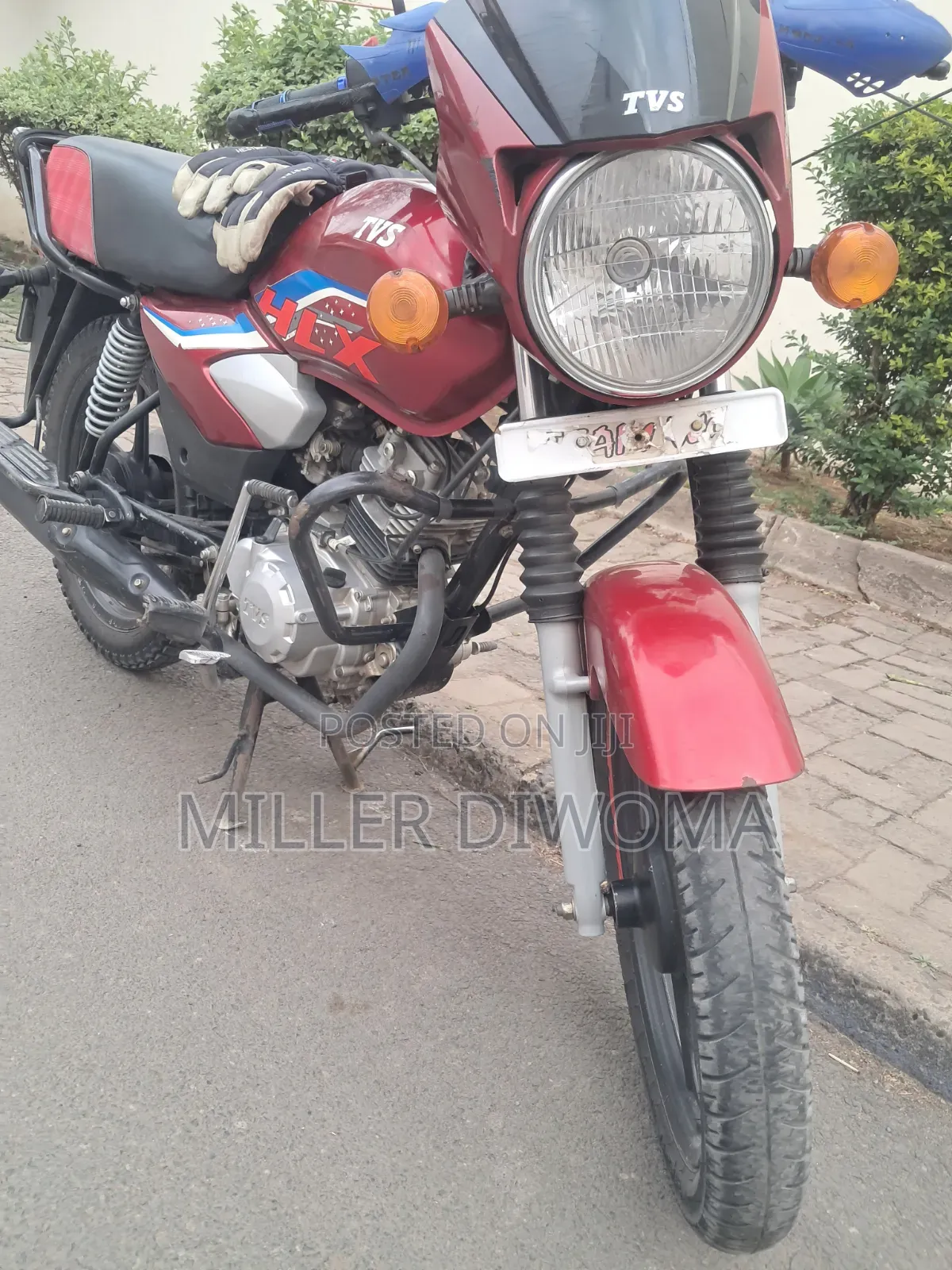 TVS HLX 125 2025 Red