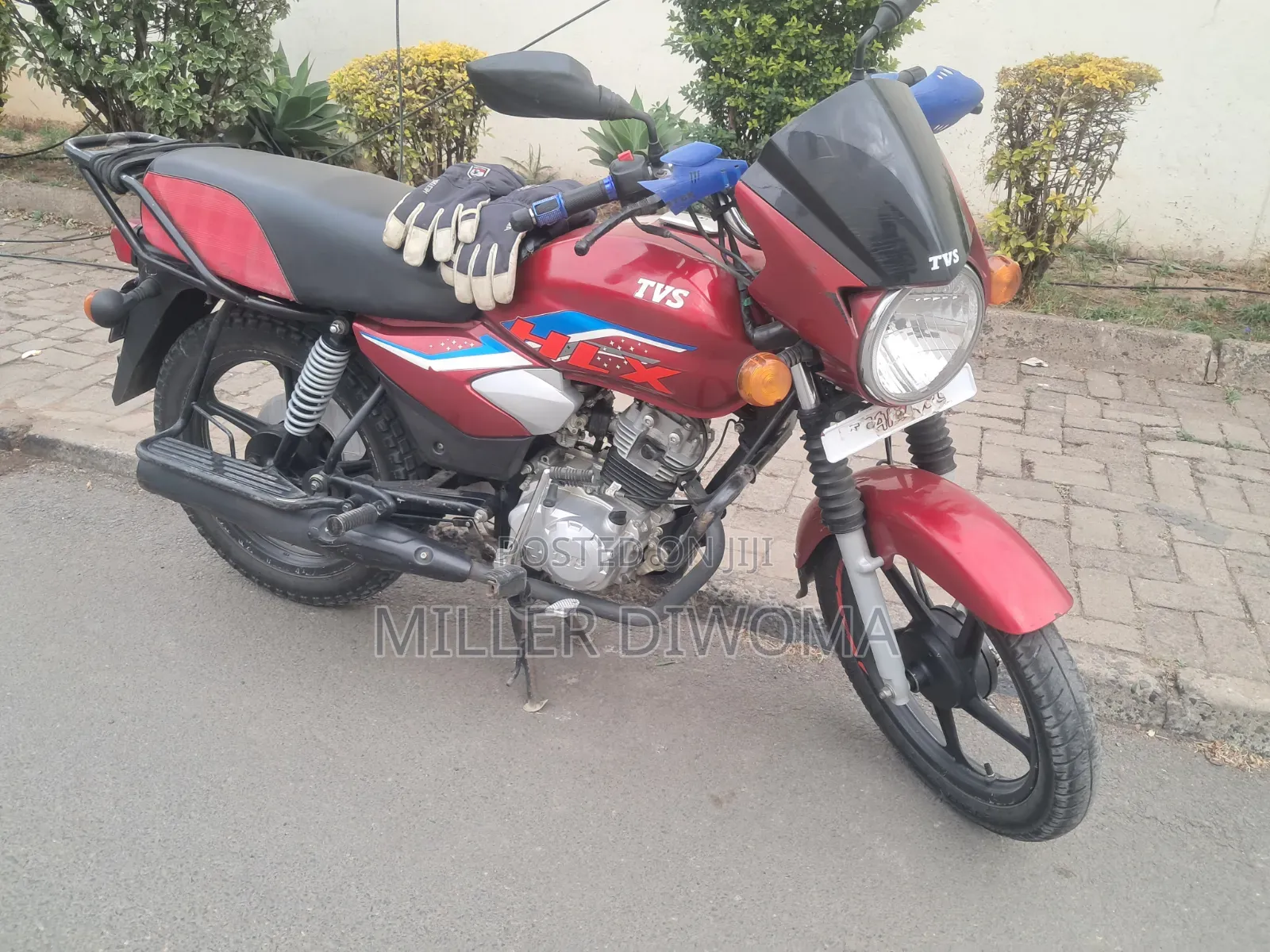 TVS HLX 125 2025 Red