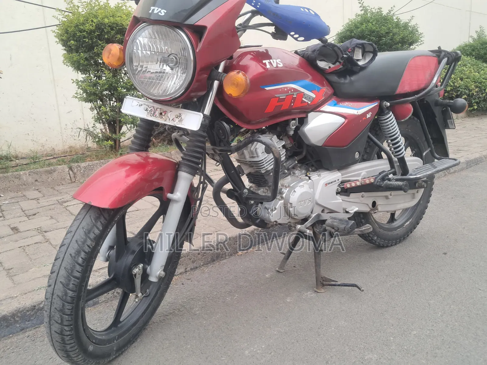 TVS HLX 125 2025 Red
