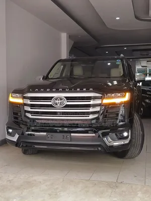 Toyota Land Cruiser LC300 2023 Black