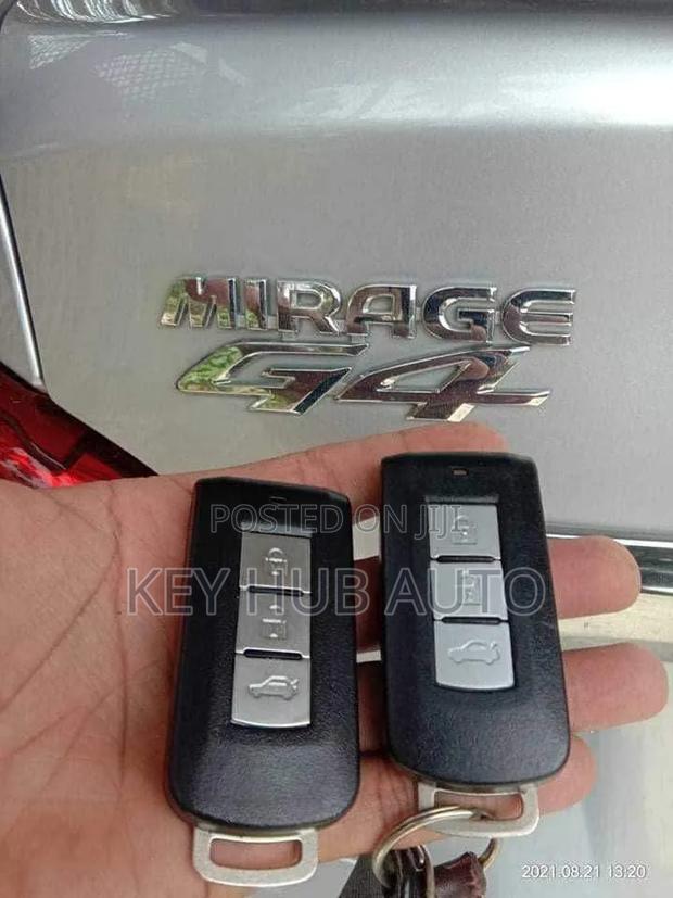 Mitsubishi Mirage / Honda Fit Shuttle - main view