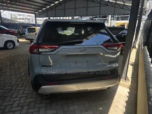 Toyota RAV4 Adventure 2019 Green