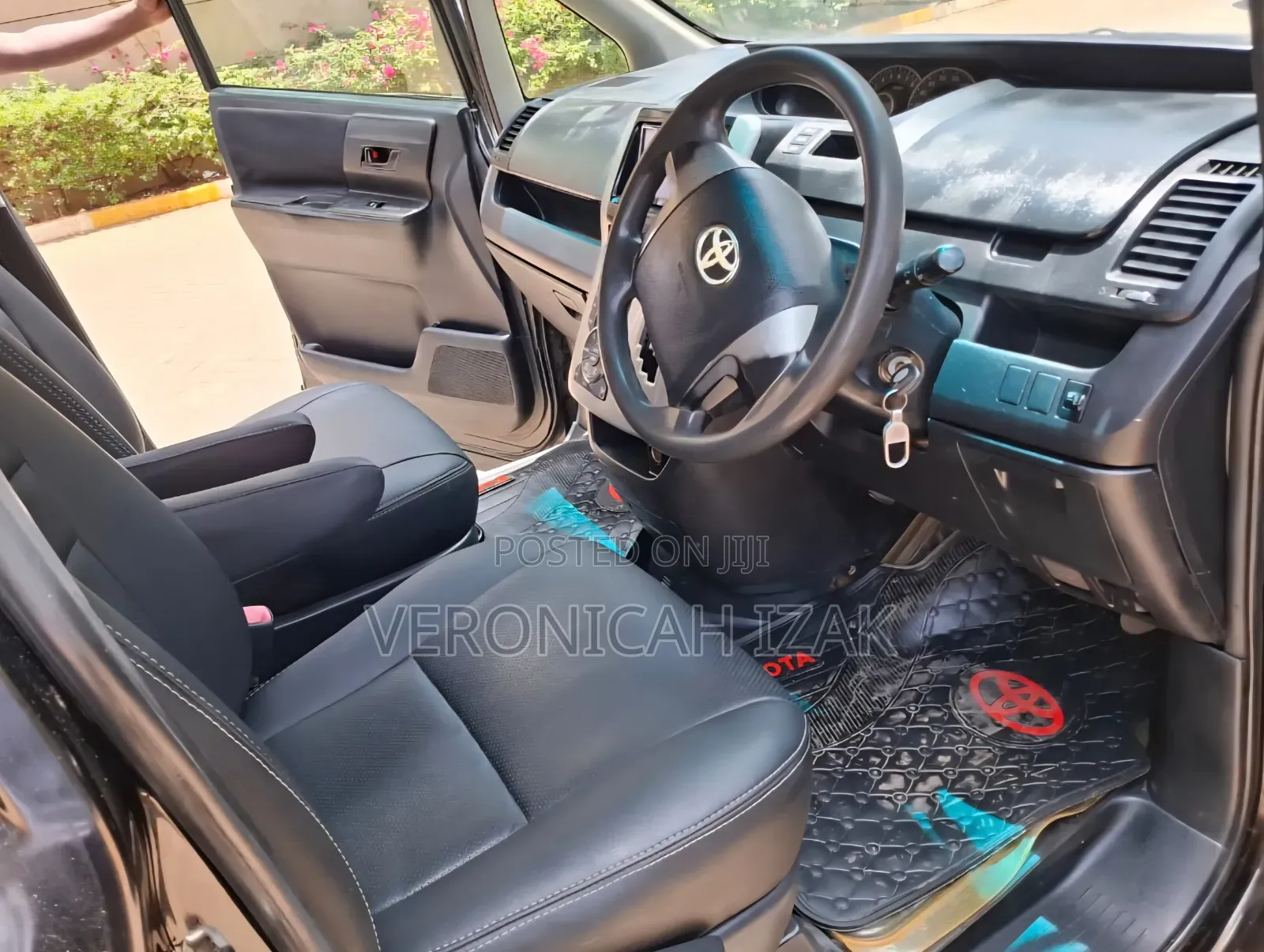 Toyota Noah 2012 Black