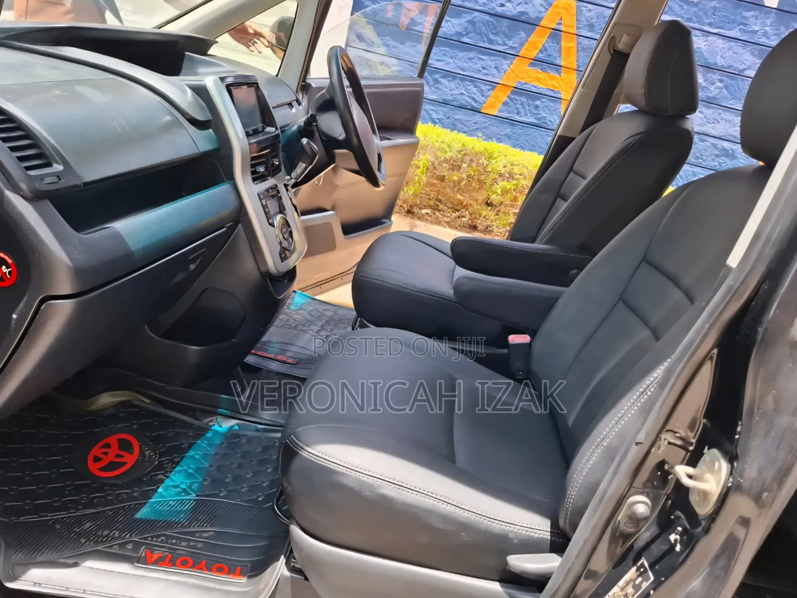 Toyota Noah 2012 Black