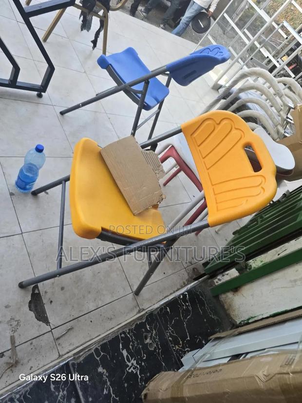 Fantastic Chairs/ Folding Chair - thumbnail 2