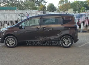 Toyota Sienta 2017 Brown