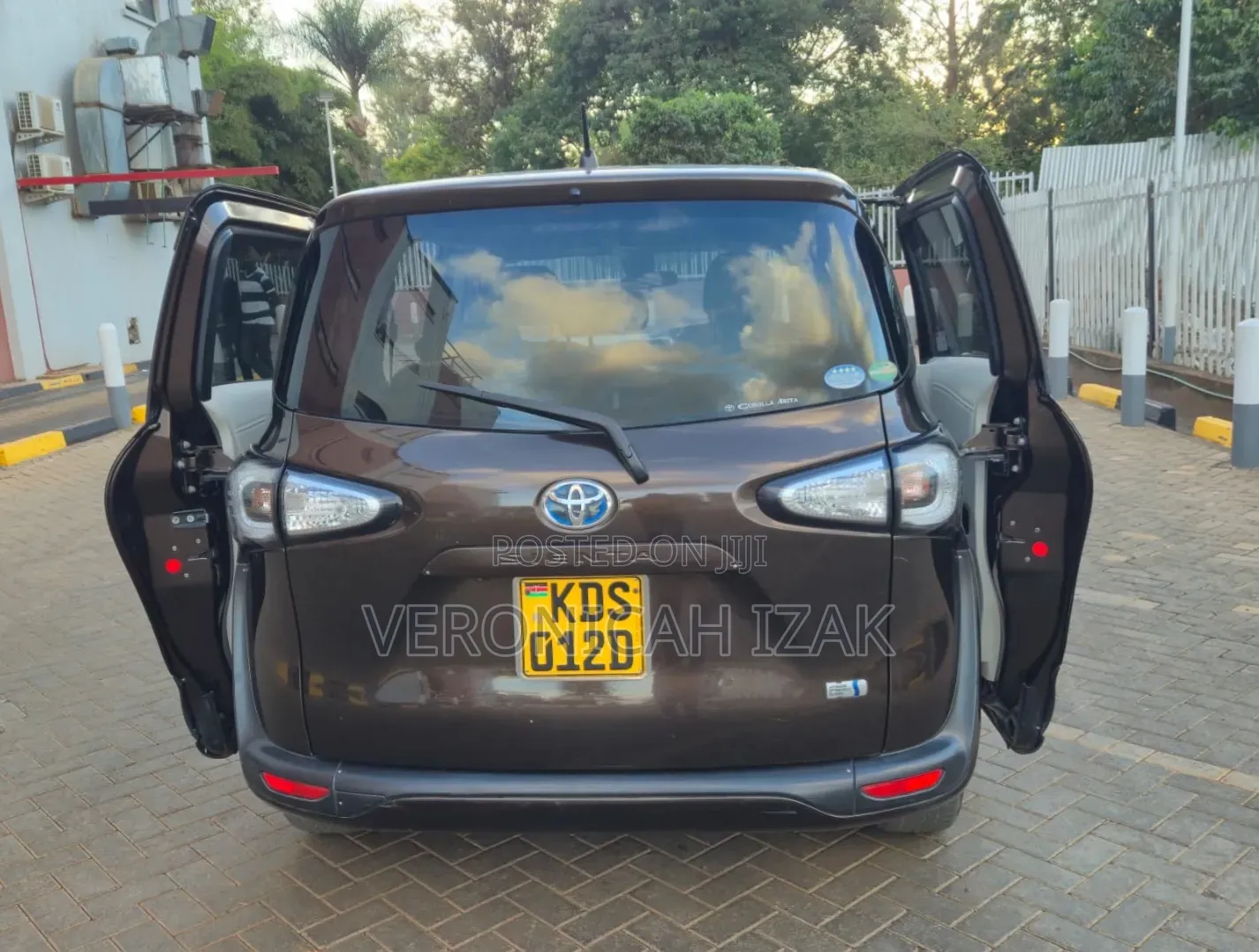 Toyota Sienta 2017 Brown