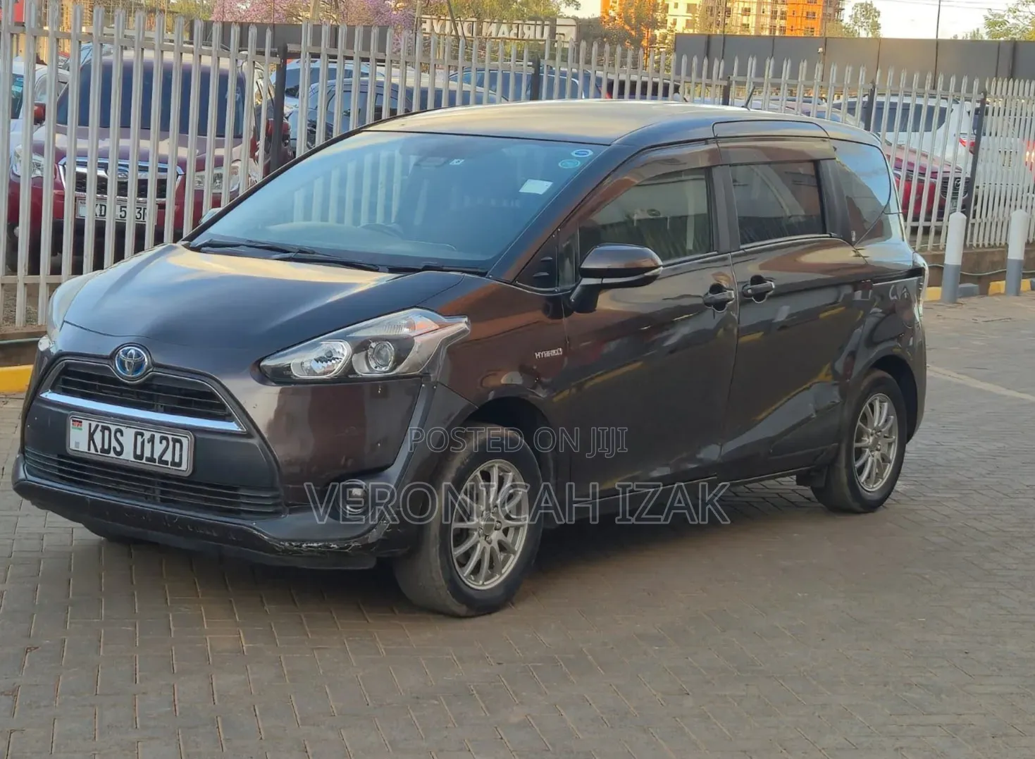Toyota Sienta 2017 Brown