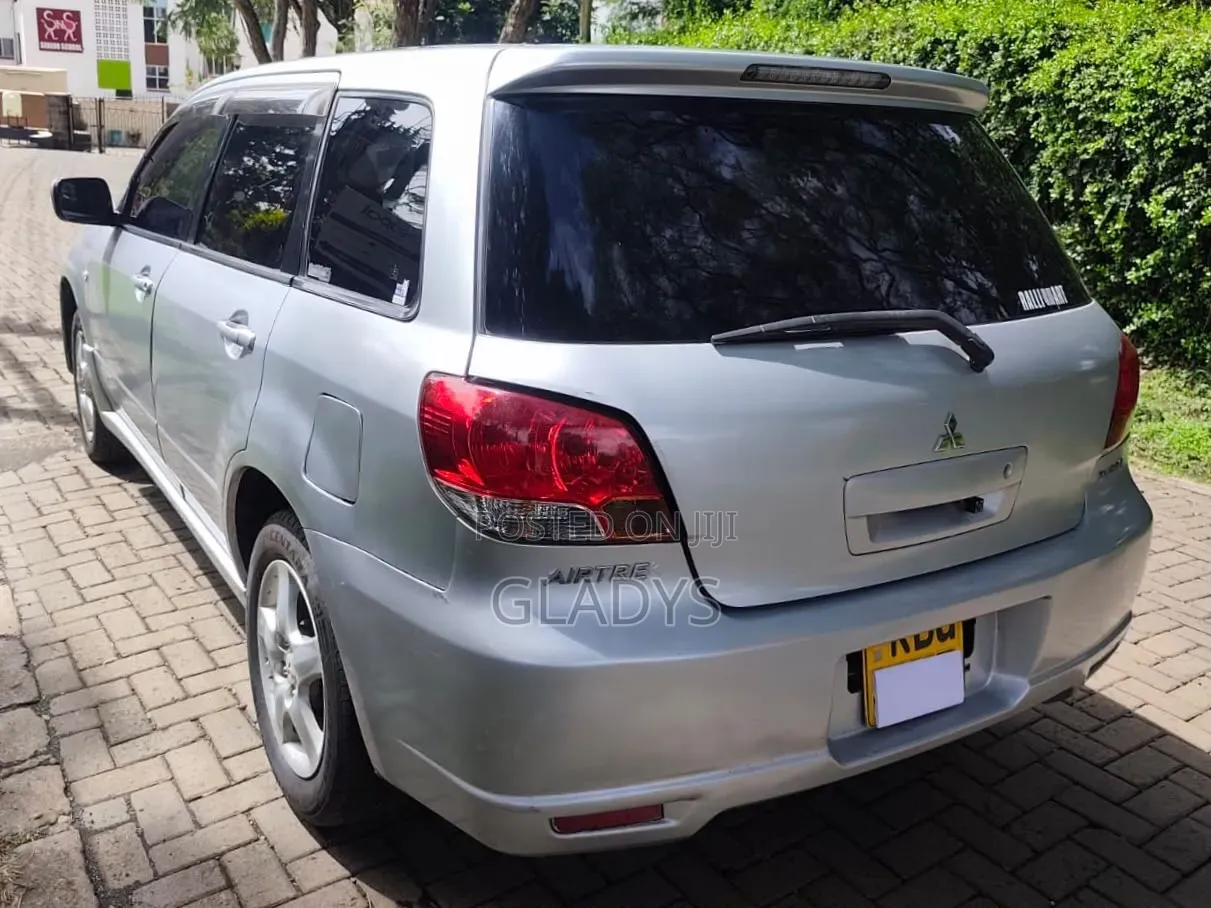 Mitsubishi Airtrek 2004 Silver