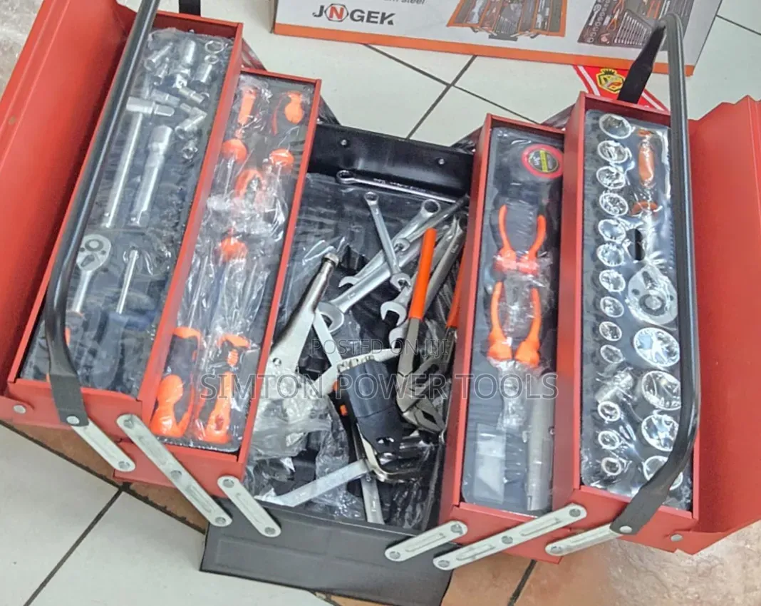 85PC Tool Set With Metal Box 1/4" & 1/2"