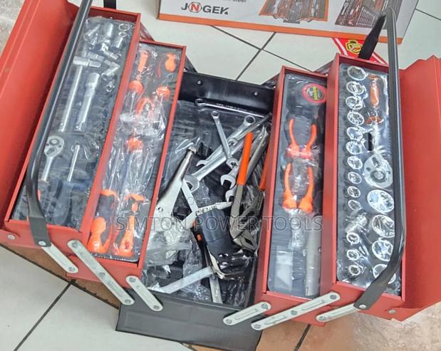 85PC Tool Set With Metal Box 1/4" & 1/2" - main view