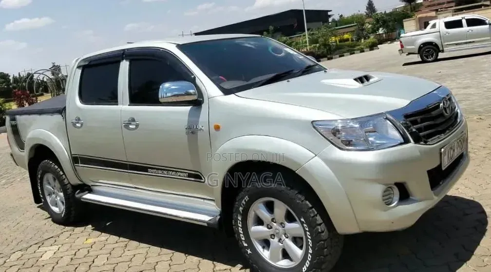 Toyota Hilux 2010 Gray