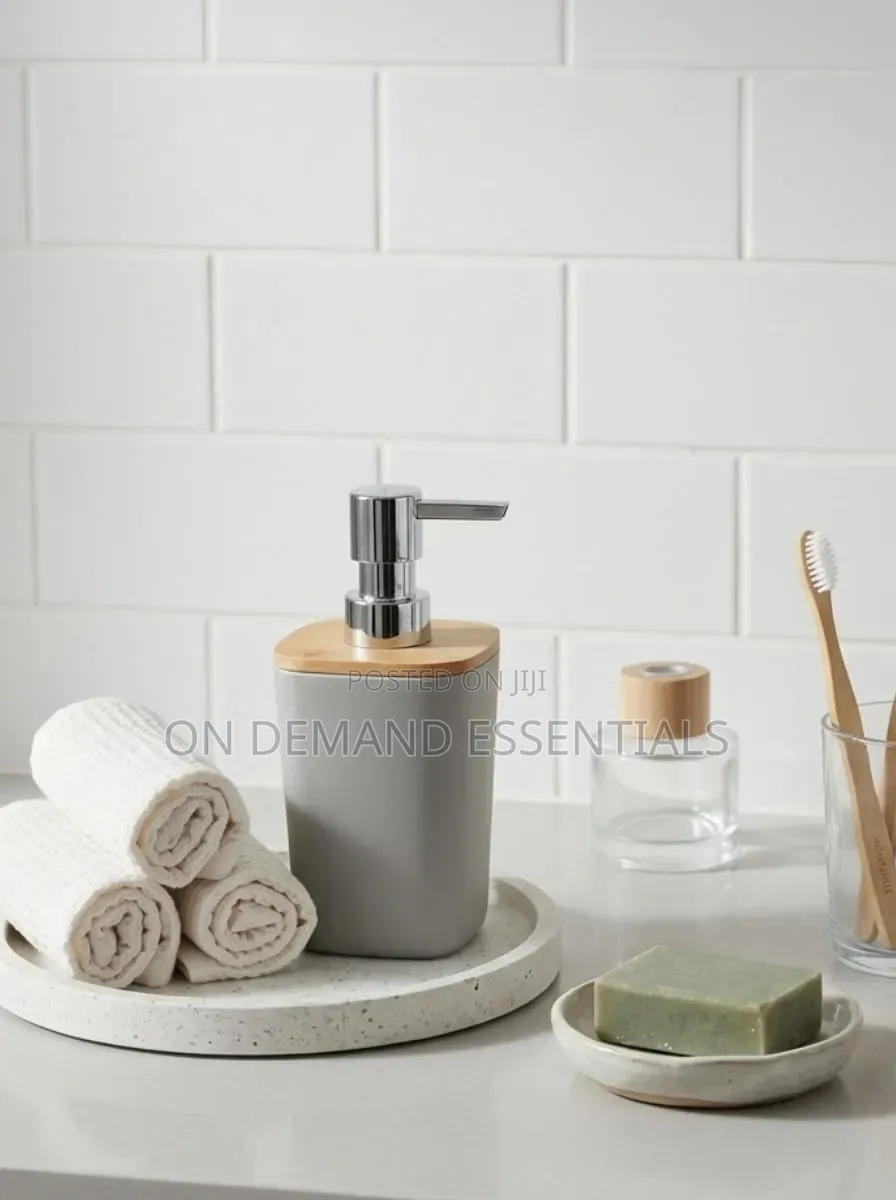Liquid Soap Dispenser With Bamboo Lid