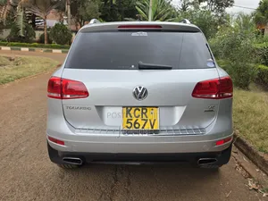 Volkswagen Touareg 2011 Silver