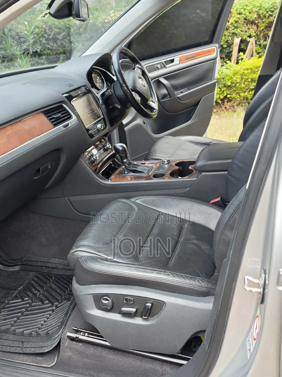 Volkswagen Touareg 2011 Silver