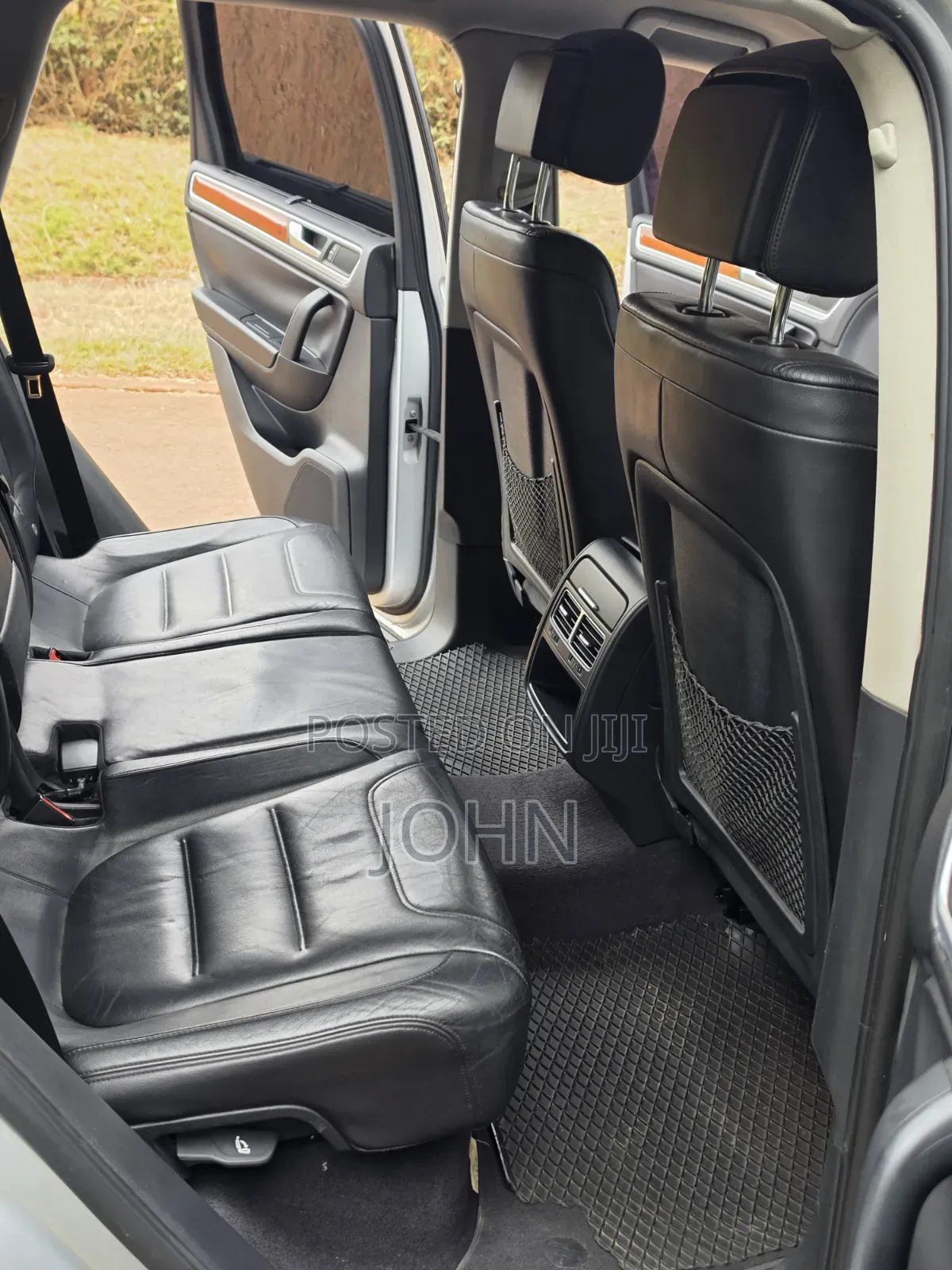 Volkswagen Touareg 2011 Silver