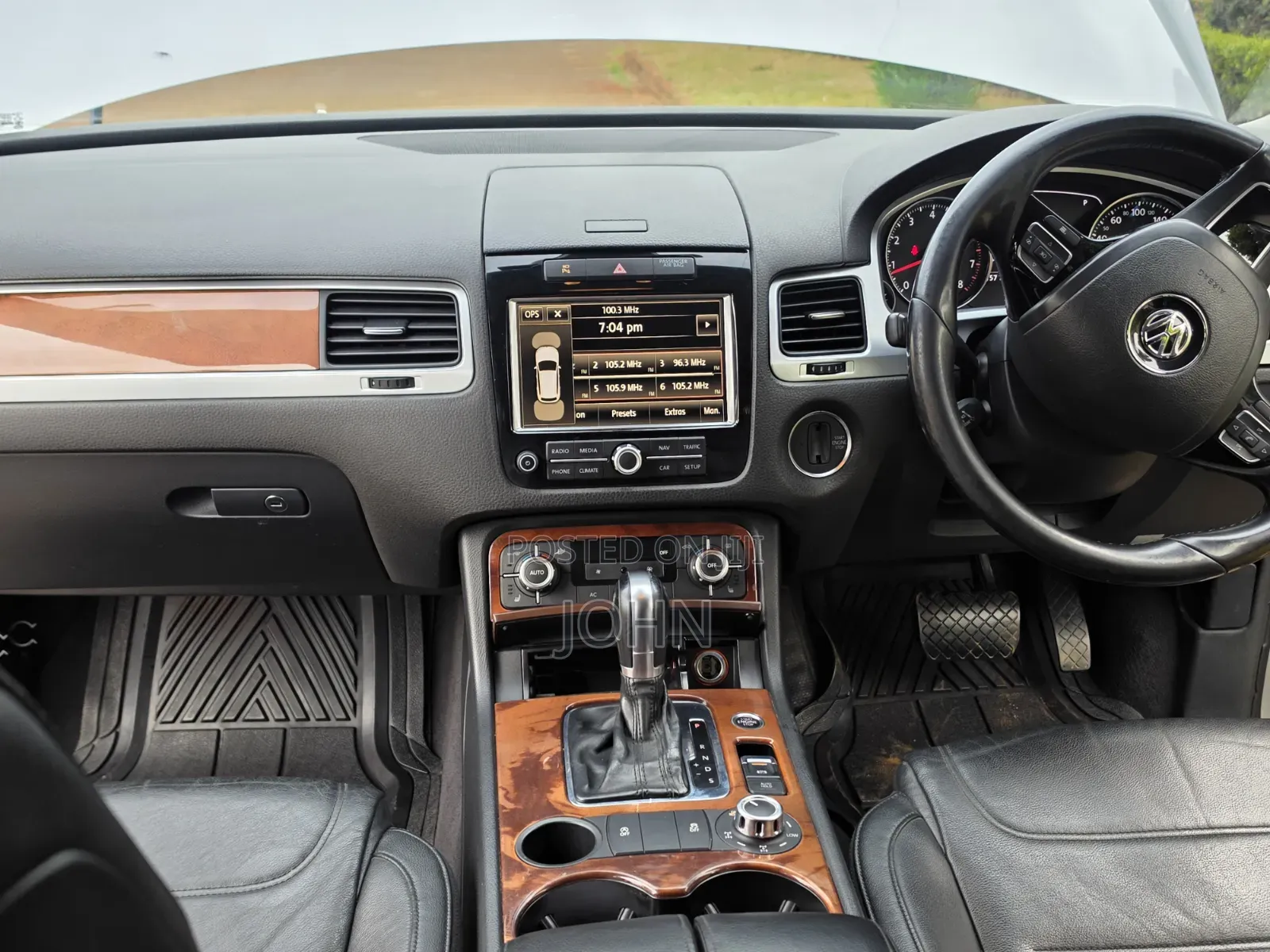 Volkswagen Touareg 2011 Silver
