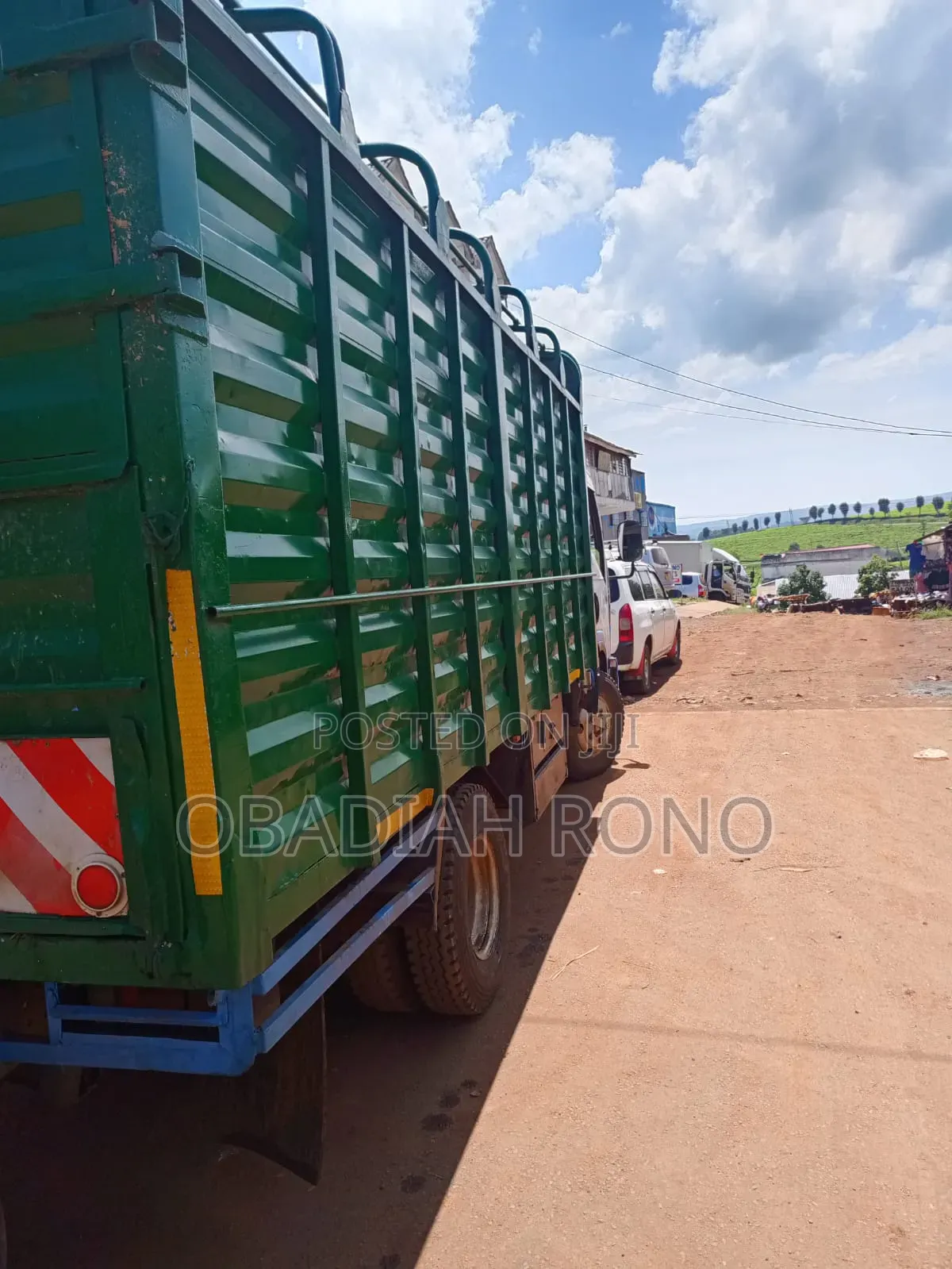Isuzu ElF.