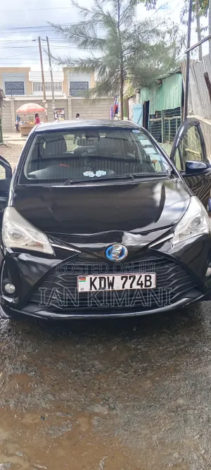 Toyota Vitz 1.5 FWD Hybrid 5dr 2018 Black