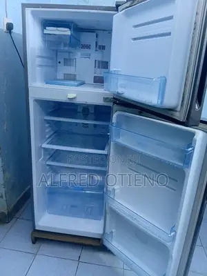 • Von (Hotpoint)
• Design: Top-Mount Freezer Double-Door Refrigerator