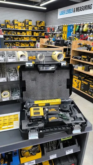 DeWalt 16-Line 360° Self-Leveling Green Beam Laser Level Kit