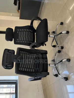 Black Mesh Office Chair With Headrest – Swivel Computer Chair Kenya.