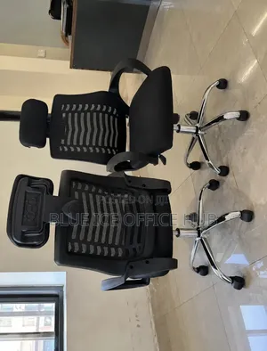Black Mesh Office Chair With Headrest – Swivel Computer Chair Kenya.
