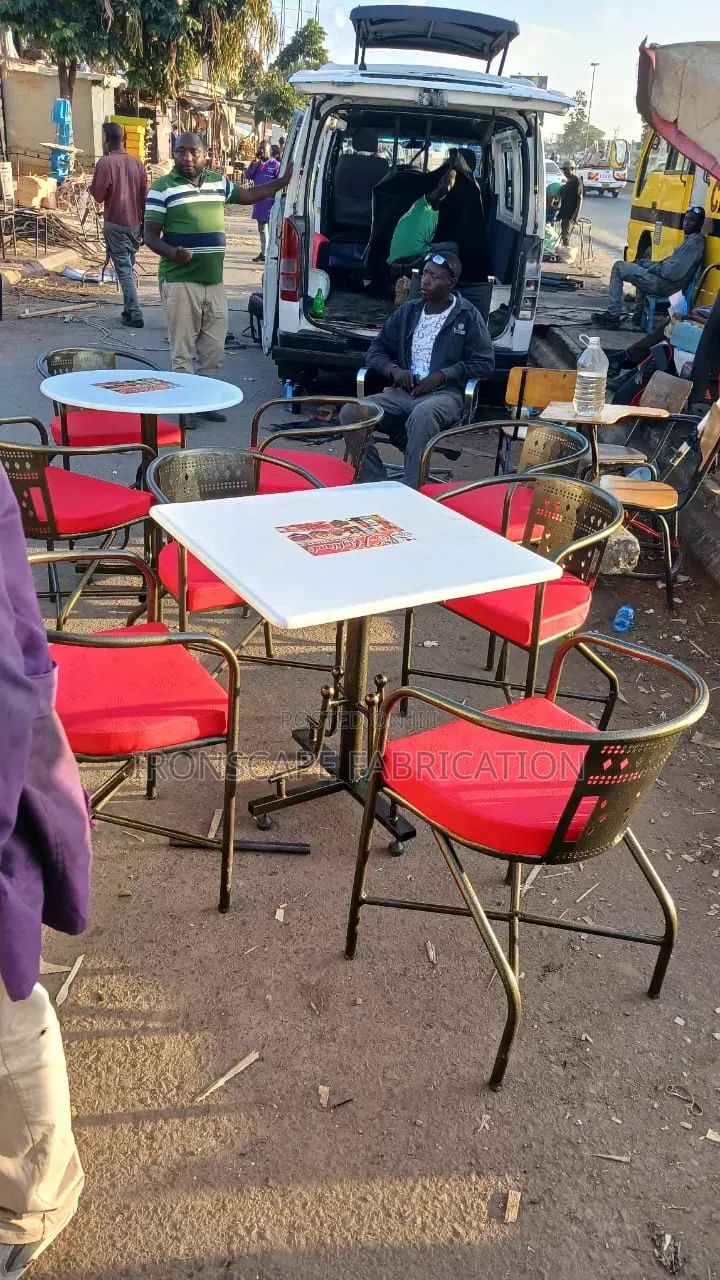 Set Four Chairs and Table