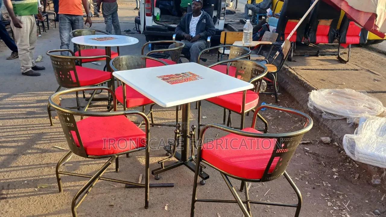 Set Four Chairs and Table