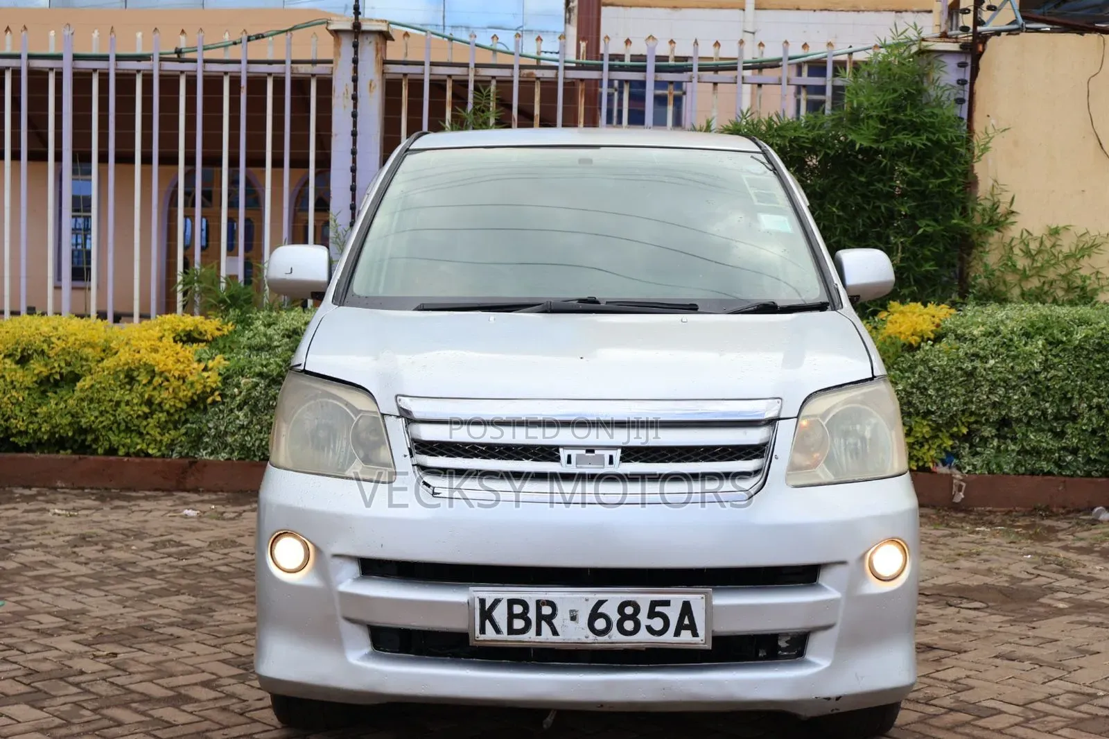 Toyota Noah 2005 Silver